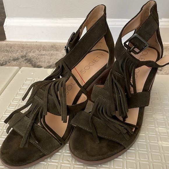 Sole Society Olive Green Suède Fringe Heels - Picture 3 of 3